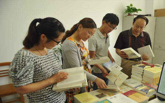 場工會開展“重溫歷史、重讀經(jīng)典”讀書月系列活動.jpg