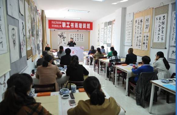 左克成應(yīng)邀到淮海授課.jpg